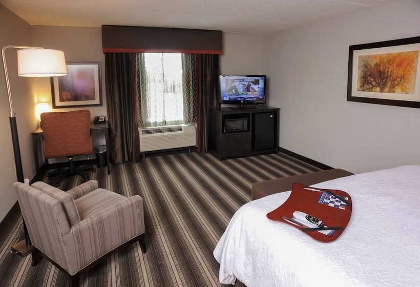 مُتل Hampton Inn Neptune/wall