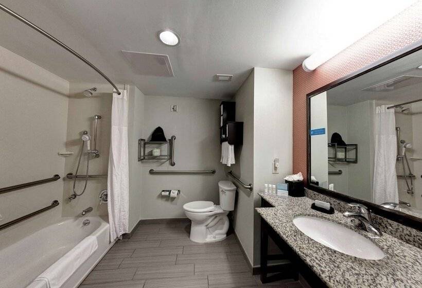 مُتل Hampton Inn Neptune/wall
