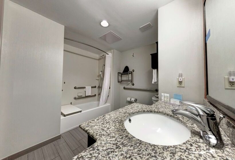 مُتل Hampton Inn Neptune/wall