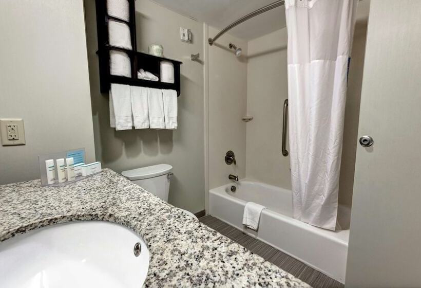 مُتل Hampton Inn Neptune/wall