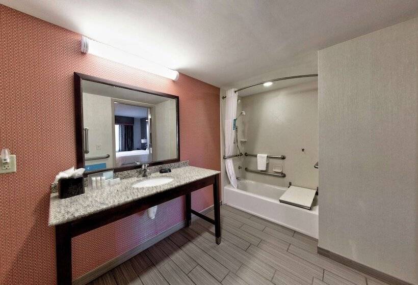 مُتل Hampton Inn Neptune/wall
