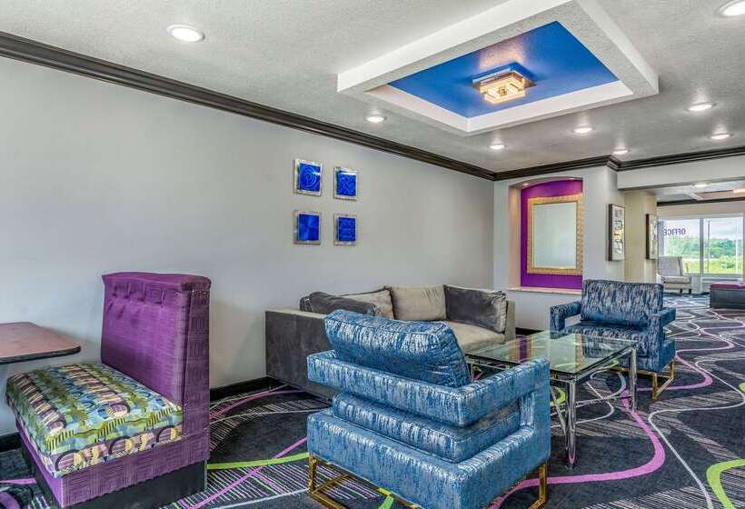 فندق على الطريق Quality Inn