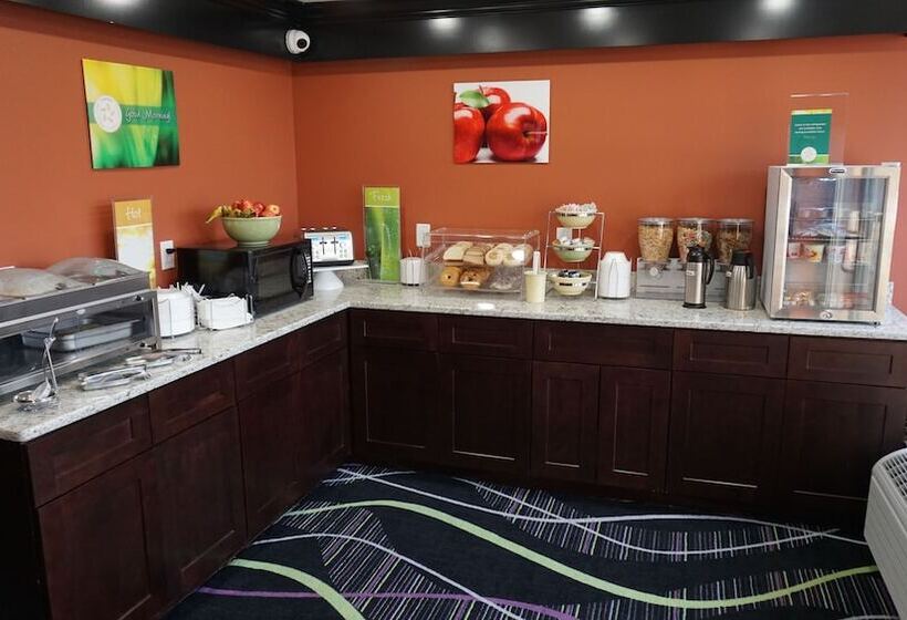 فندق على الطريق Quality Inn