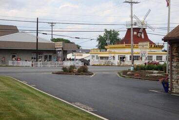 هتل Soudersburg Inn & Suites Lancaster