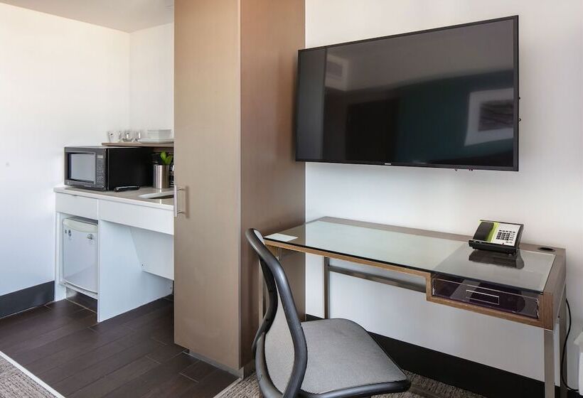 Element Omaha Midtown Crossing