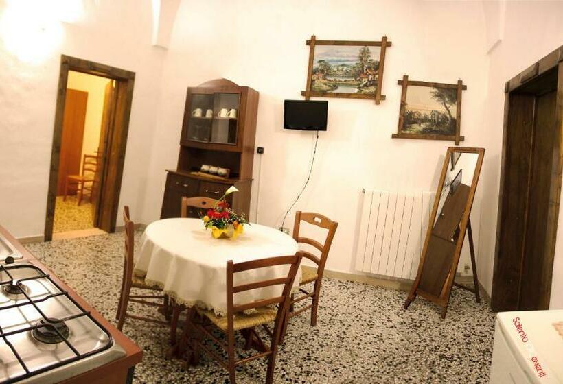 Exedra Holiday House