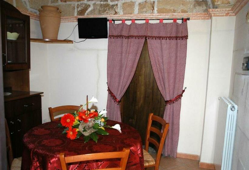 Exedra Holiday House