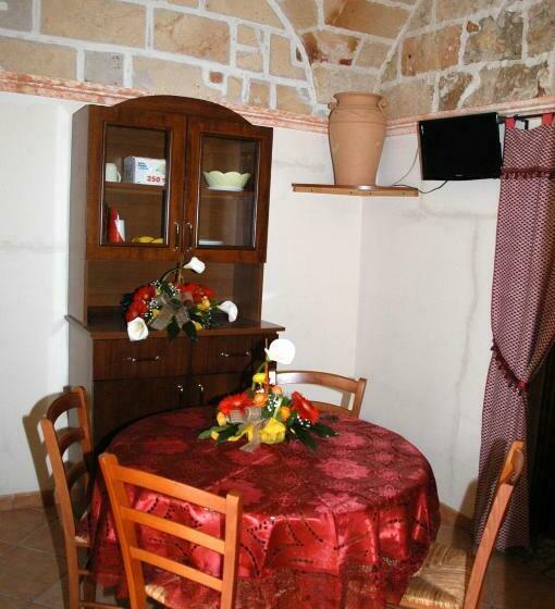 Exedra Holiday House