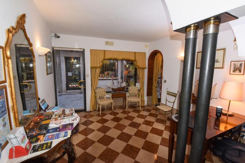 هتل Albergo Casa Peron