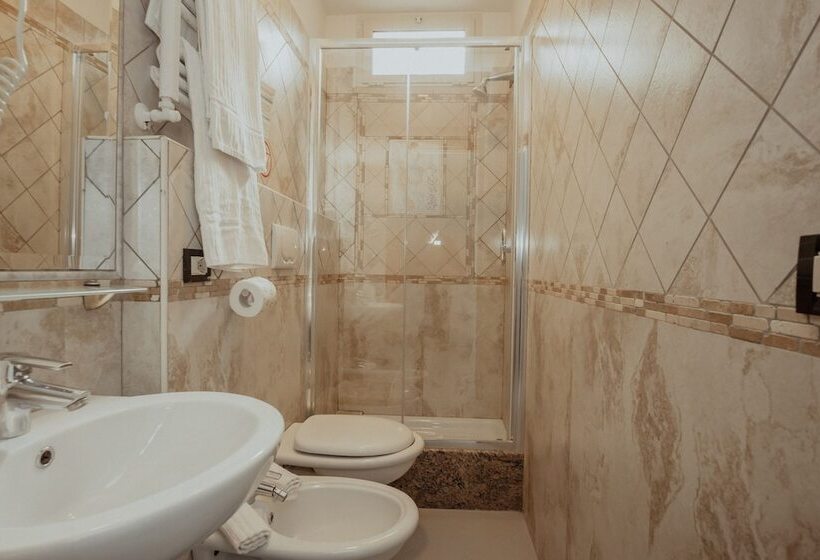 Fotos del hotel Albergo Marisa:  8