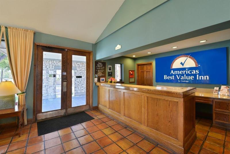 בית מלון כפרי Americas Best Value Inn Columbus