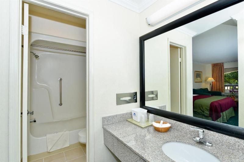 בית מלון כפרי Americas Best Value Inn Columbus