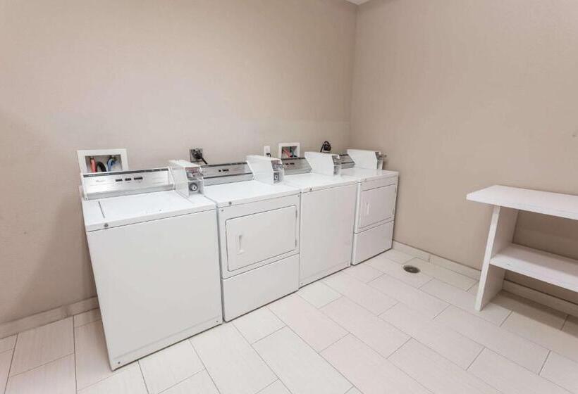 בית מלון כפרי Atria Inn & Suites