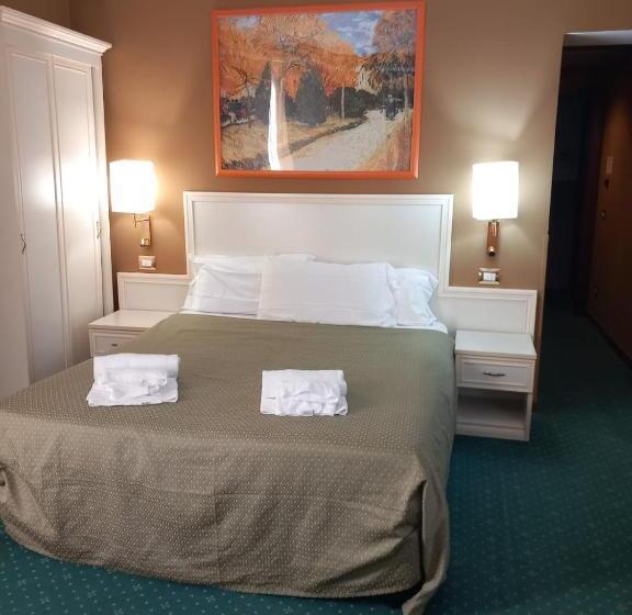 Fotos del hotel Cervara Park:  8