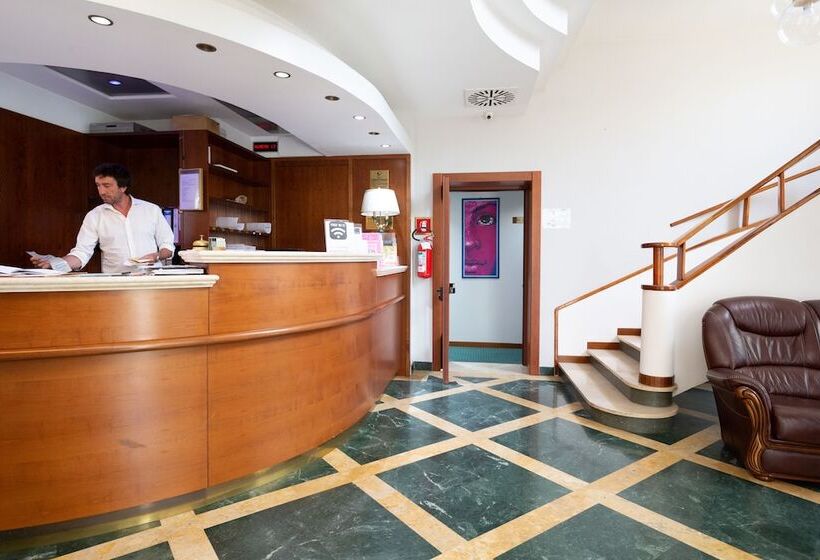 Fotos del hotel Cervara Park:  25