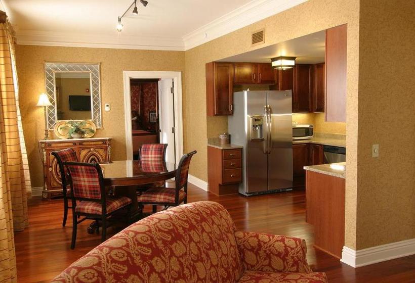 فندق Charley Creek Inn