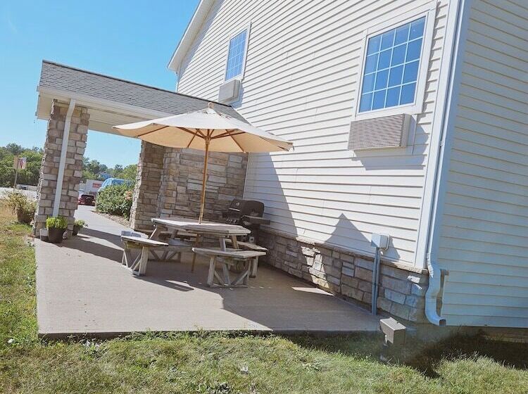 فندق Cobblestone Inn & Suites  Bloomfield