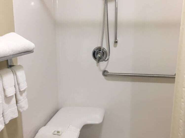 فندق Cobblestone Inn & Suites  Bloomfield