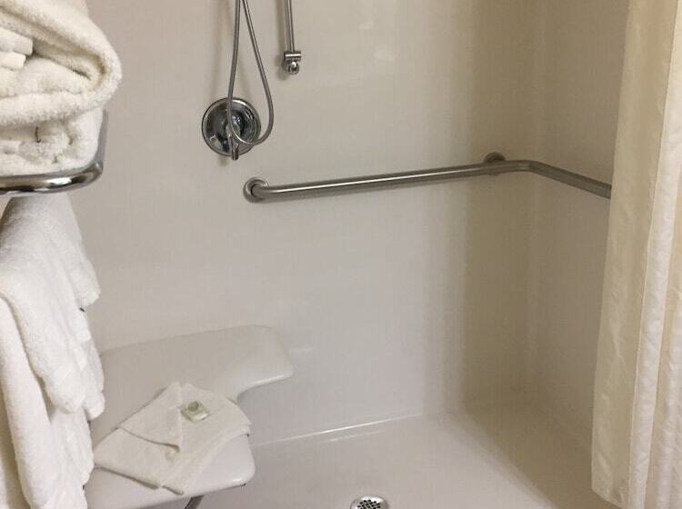 فندق Cobblestone Inn & Suites  Bloomfield