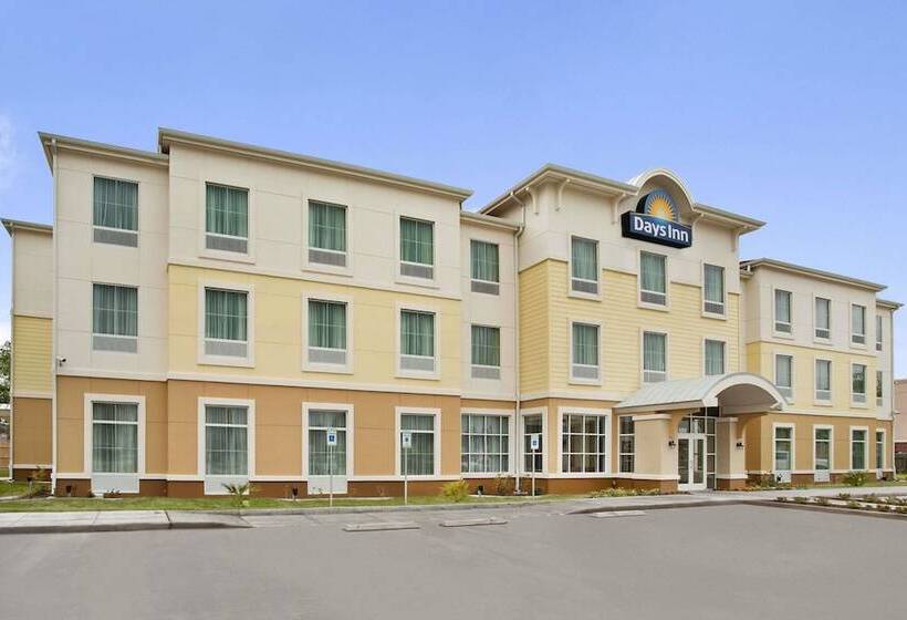 هتل Days Inn By Wyndham Victoria