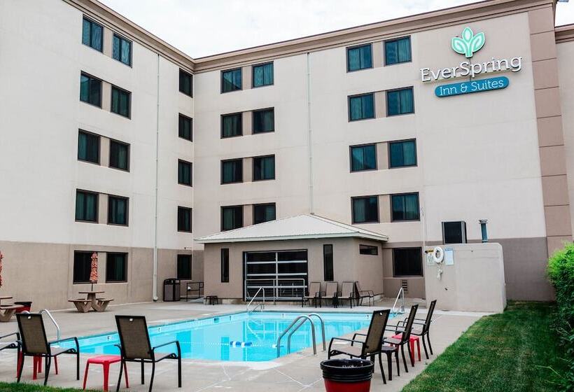 Hotel Everspring Inn & Suites