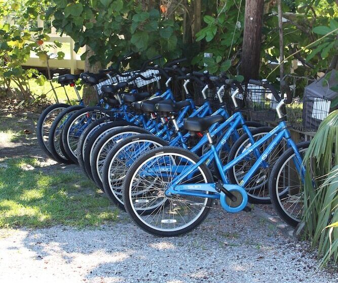 فندق Gulf Breeze Cottages