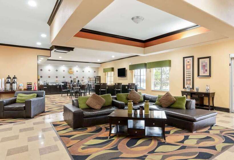 هتل La Quinta Inn & Suites By Wyndham Mcalester