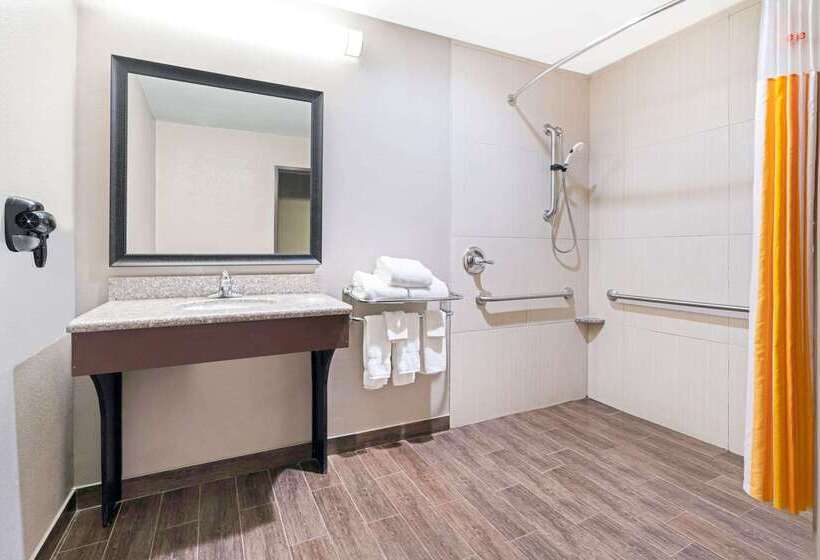 هتل La Quinta By Wyndham Mcalester