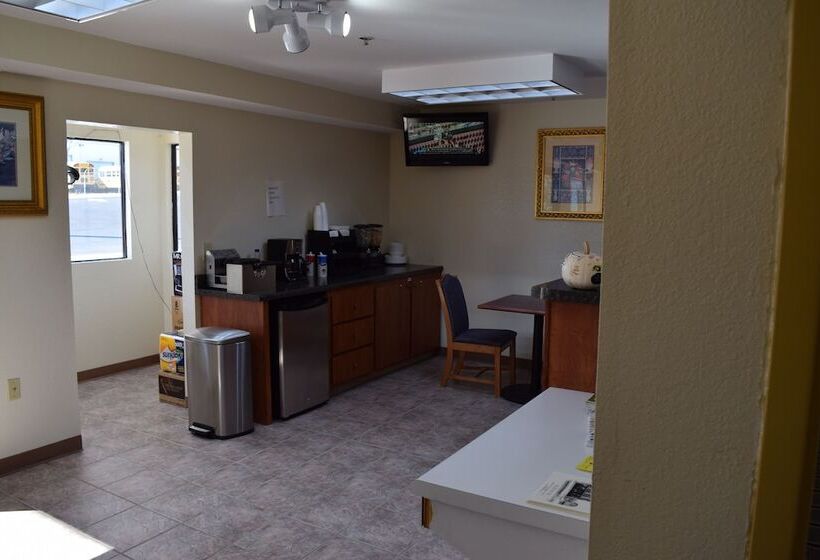 هتل Royal Inn & Suites