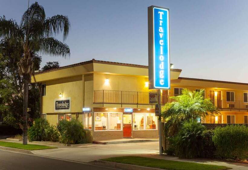 호텔 Travelodge By Wyndham Brea