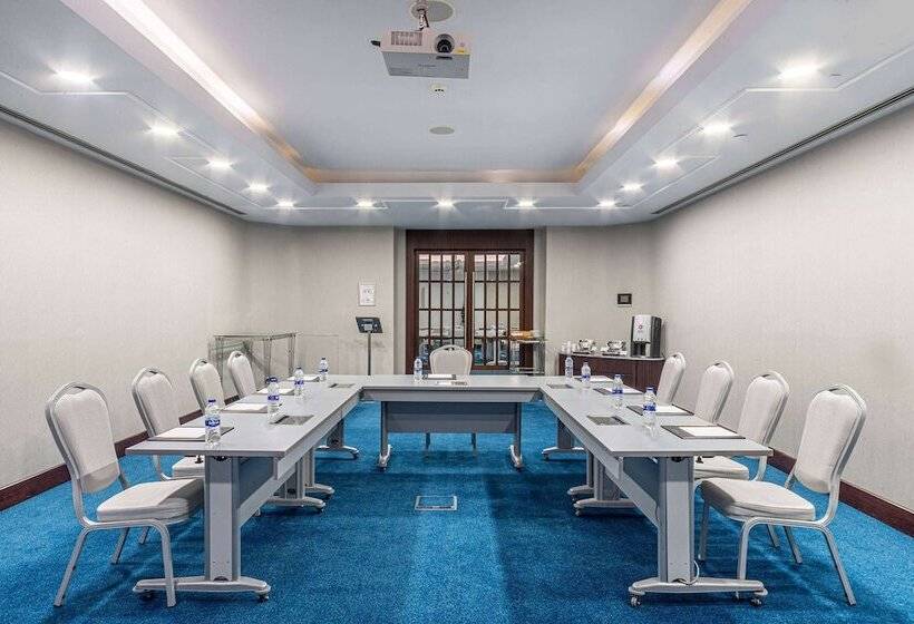 Fotos del hotel Wyndham Grand Istanbul Kalamis Marina:  52