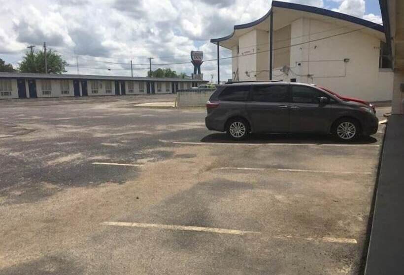 汽车旅馆  Caravan Inn