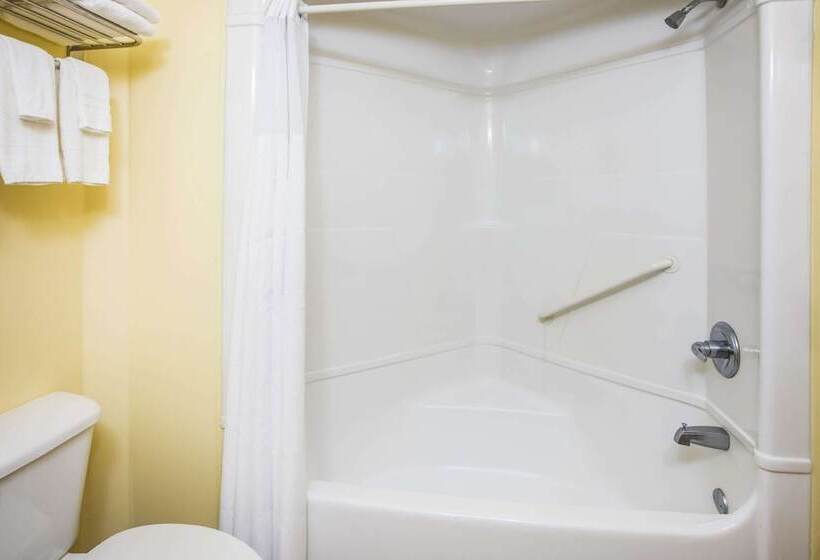 Мотель Days Inn & Suites By Wyndham Augusta Near Fort Eisenhower