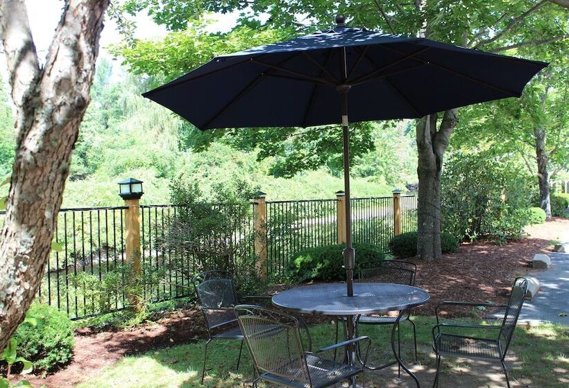Мотель Riverhouse By Weekender Formerly Jack Daniels Inn