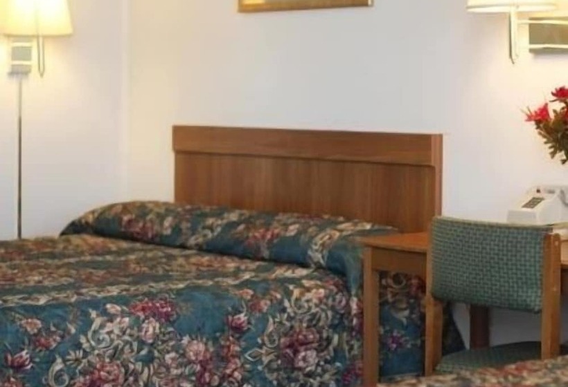 Travelier Motel   Macon