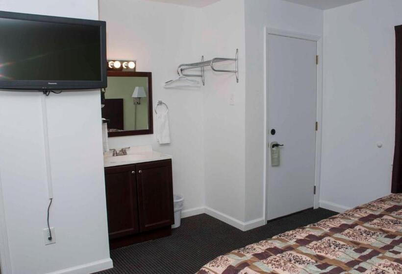 Travelier Motel   Macon
