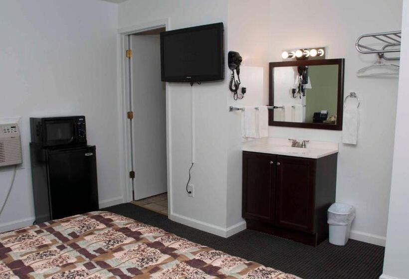 Travelier Motel   Macon