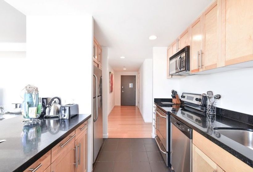 Global Luxury Suites At Kendall West