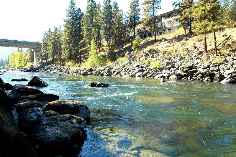 هتل Alpine Rivers Inn