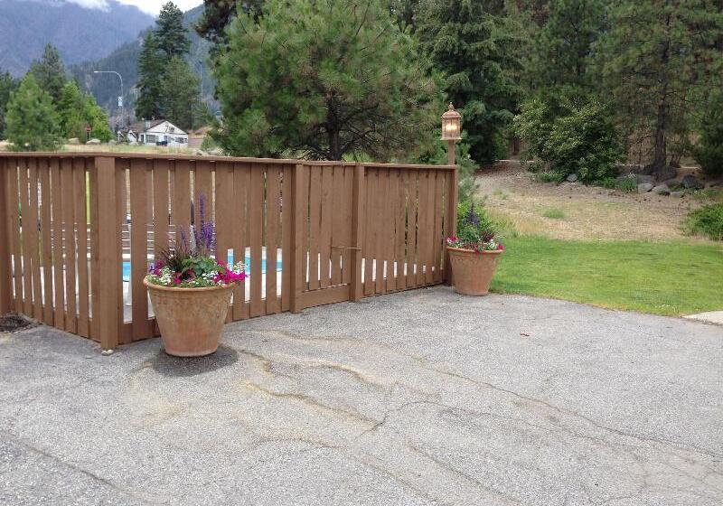 هتل Alpine Rivers Inn