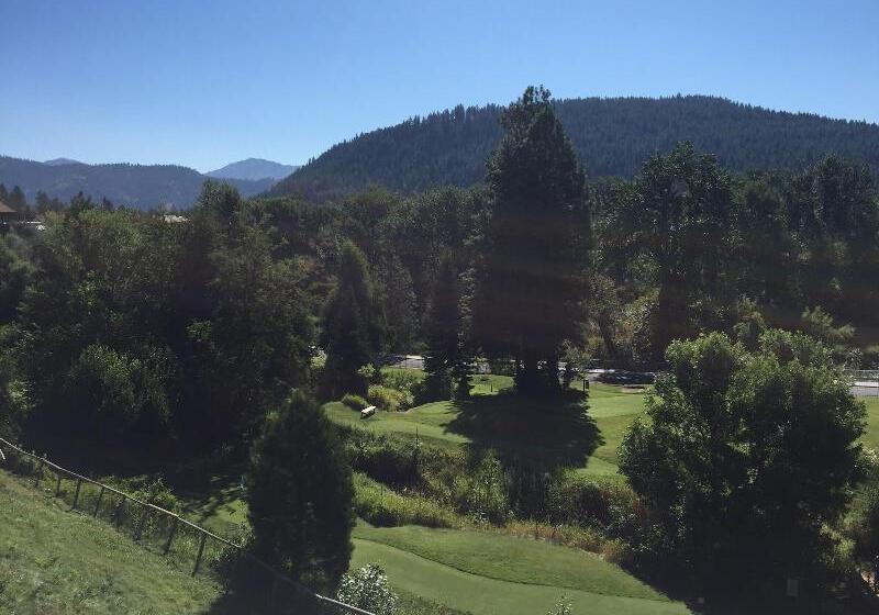 هتل Alpine Rivers Inn