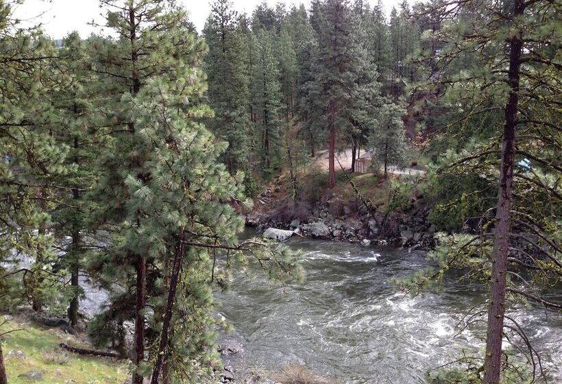 هتل Alpine Rivers Inn