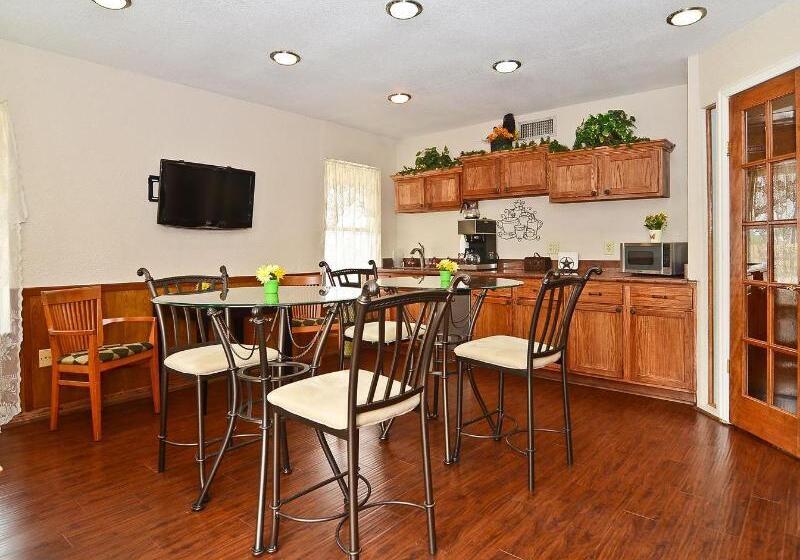 هتل Americas Best Value Inn Refugio