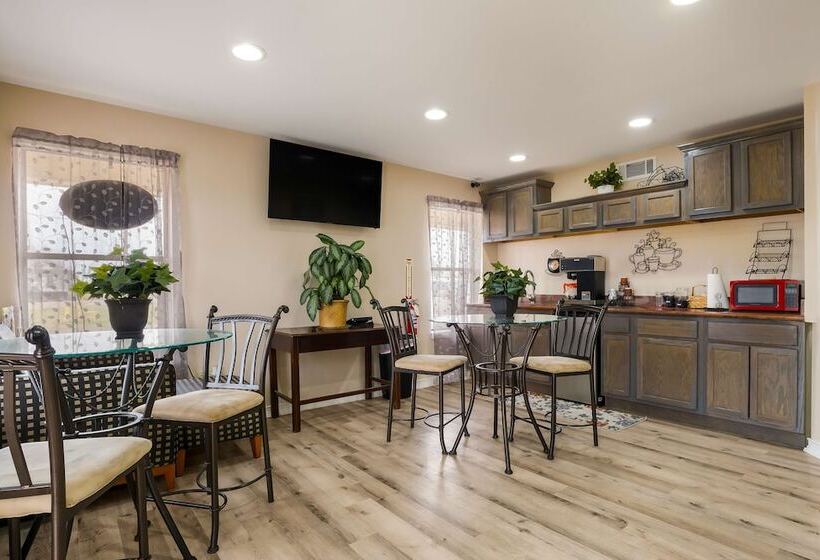 هتل Americas Best Value Inn Refugio