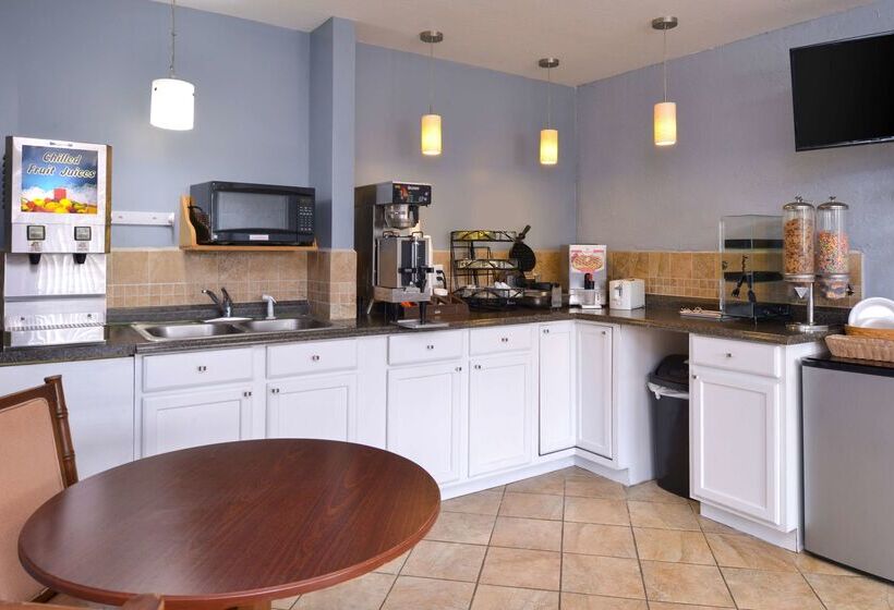 فندق Americas Best Value Inn & Suites Branson   Near The Strip