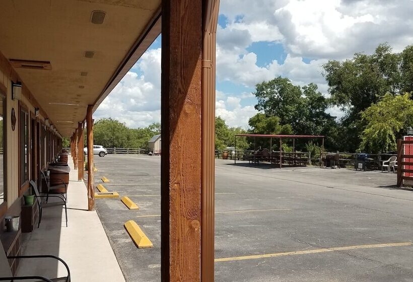 בית מלון כפרי Americas Best Value Inn   Legend S Inn