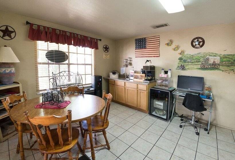 בית מלון כפרי Americas Best Value Inn   Legend S Inn