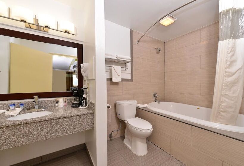 هتل Americas Best Value Inn Winona