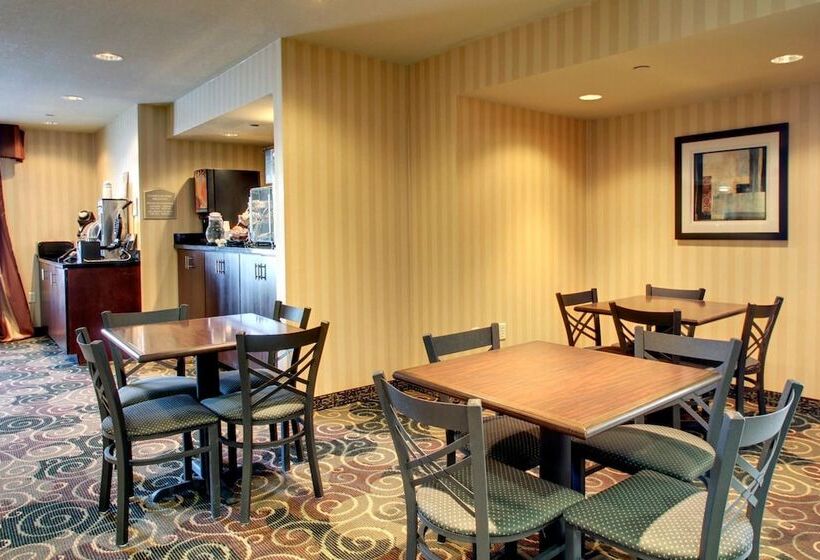 Hotel Cobblestone Inn & Suites  Carrington