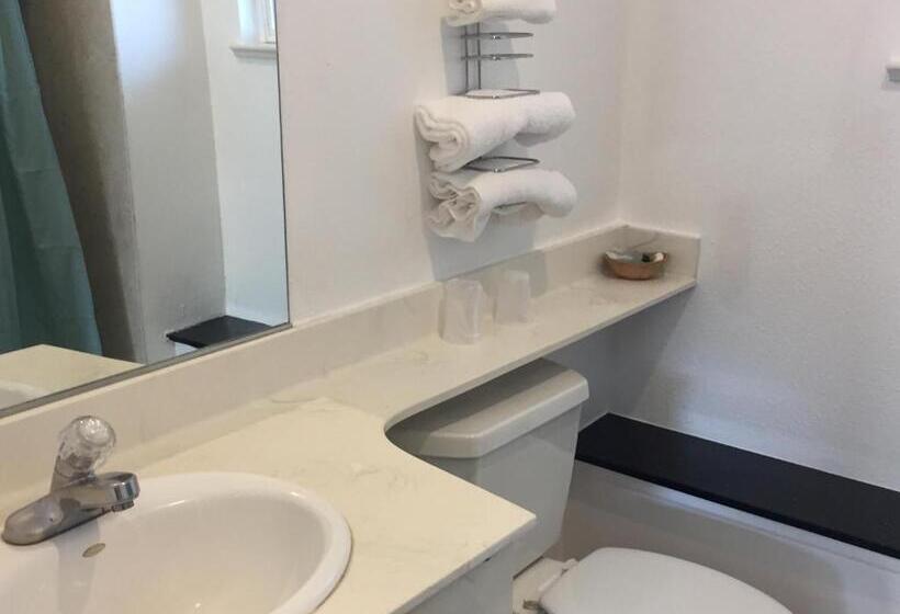 هتل Deluxe Inn Redwood City